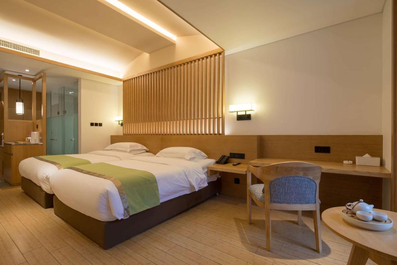 Howard Johnson Huashuiwan Hot Springs Resort Chengdu Exterior foto
