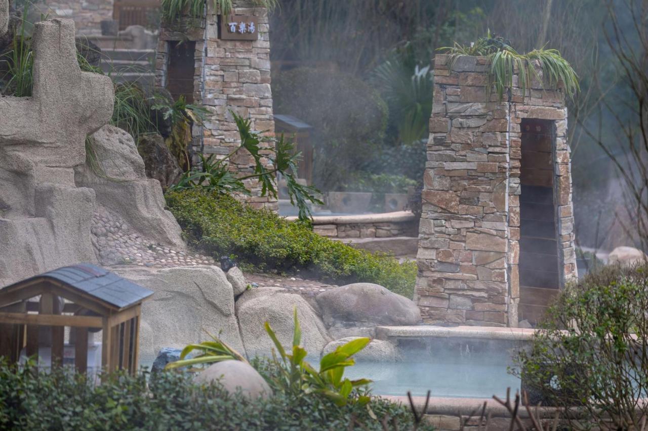 Howard Johnson Huashuiwan Hot Springs Resort Chengdu Exterior foto