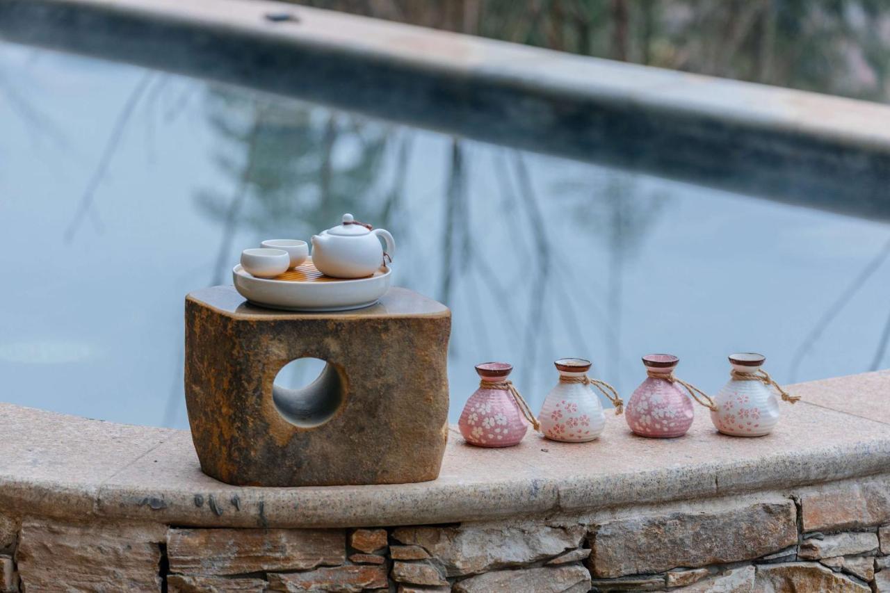 Howard Johnson Huashuiwan Hot Springs Resort Chengdu Exterior foto