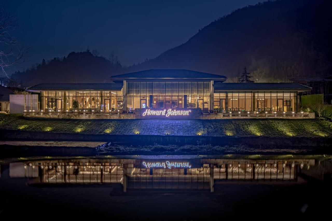 Howard Johnson Huashuiwan Hot Springs Resort Chengdu Exterior foto