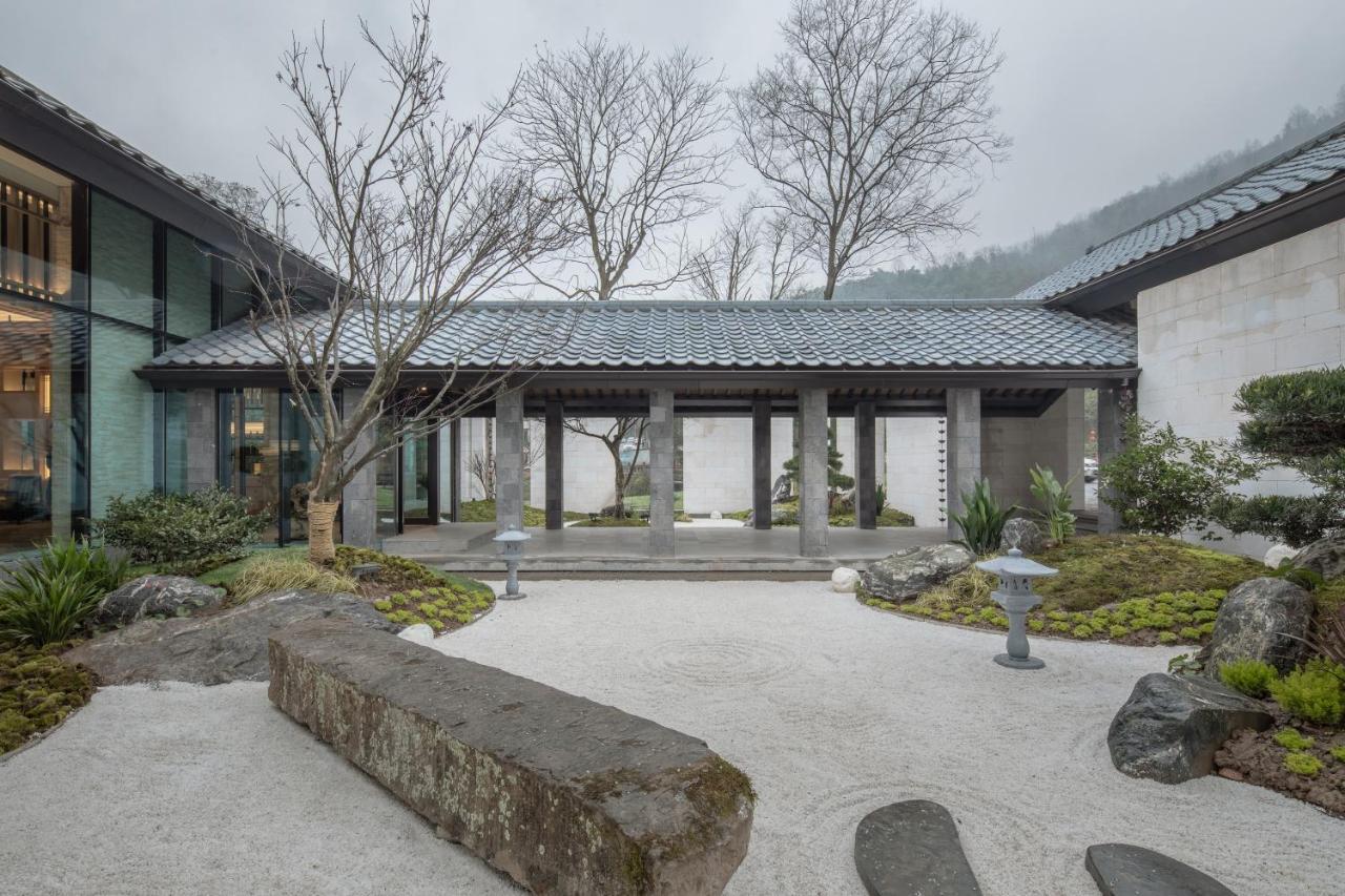 Howard Johnson Huashuiwan Hot Springs Resort Chengdu Exterior foto