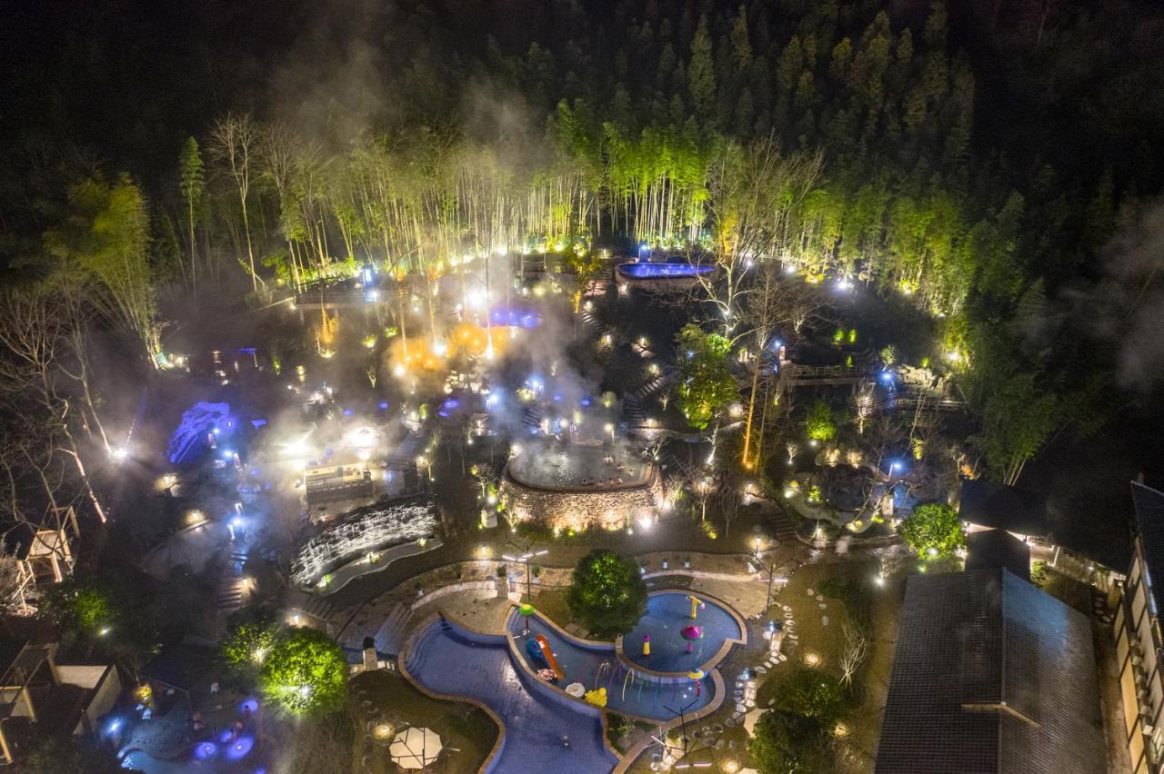 Howard Johnson Huashuiwan Hot Springs Resort Chengdu Exterior foto