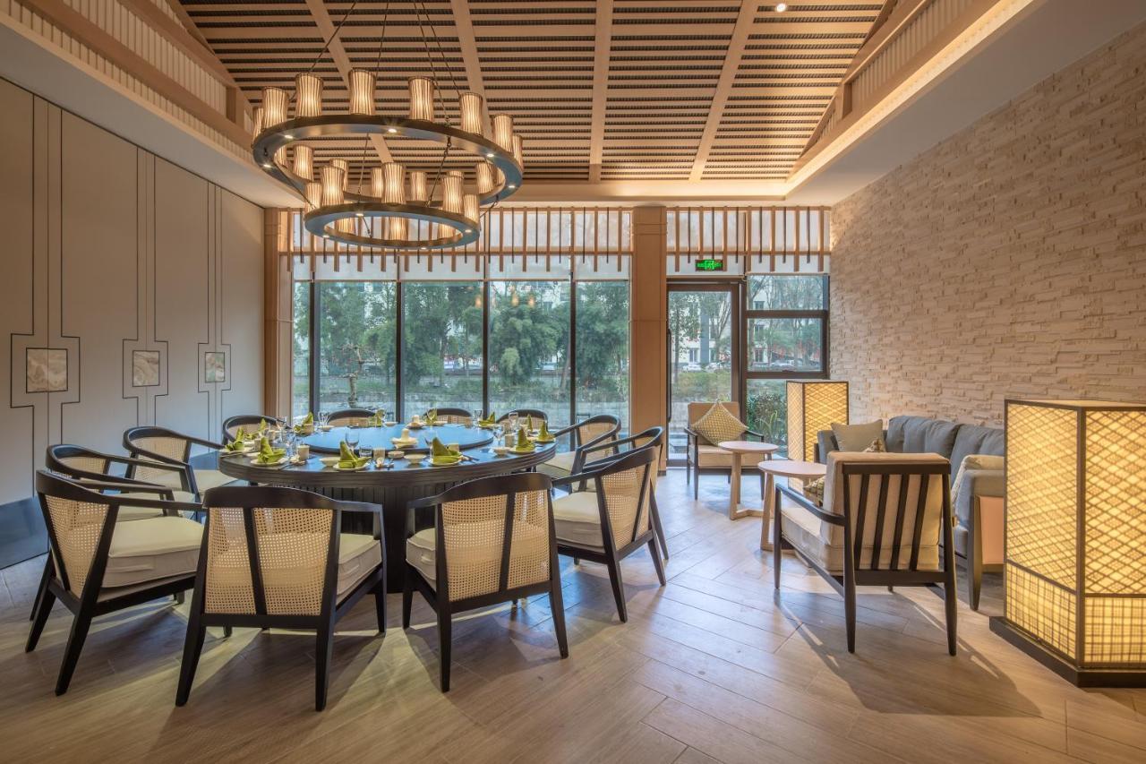 Howard Johnson Huashuiwan Hot Springs Resort Chengdu Exterior foto