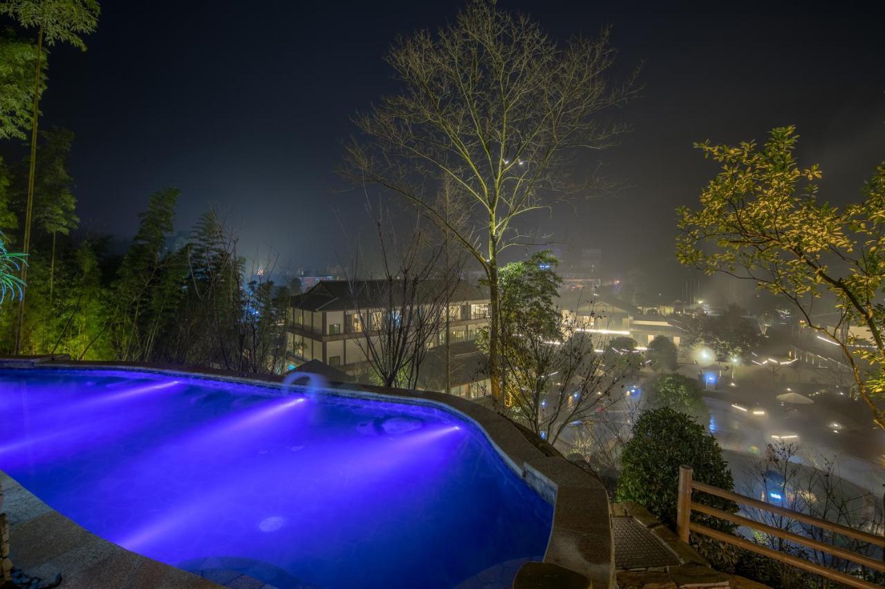 Howard Johnson Huashuiwan Hot Springs Resort Chengdu Exterior foto