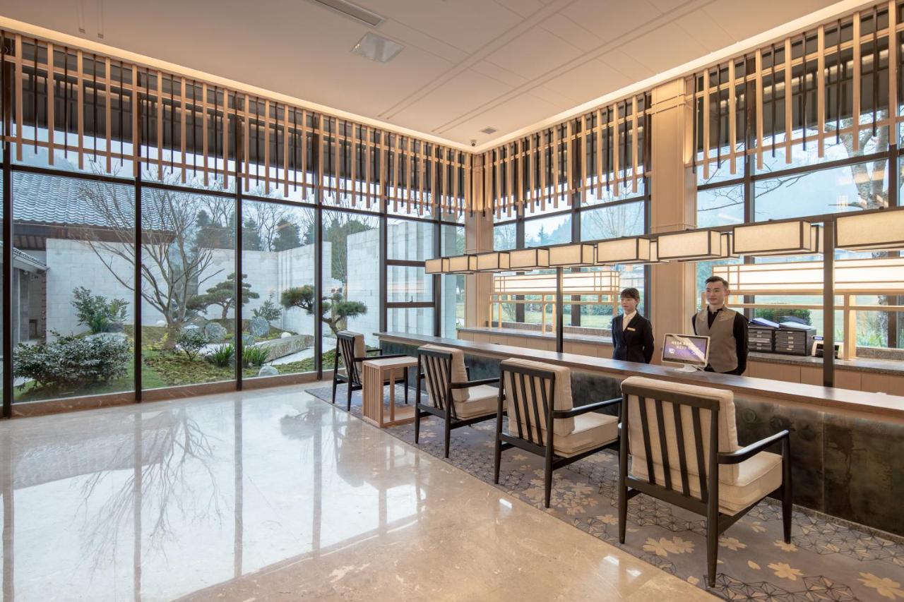 Howard Johnson Huashuiwan Hot Springs Resort Chengdu Exterior foto