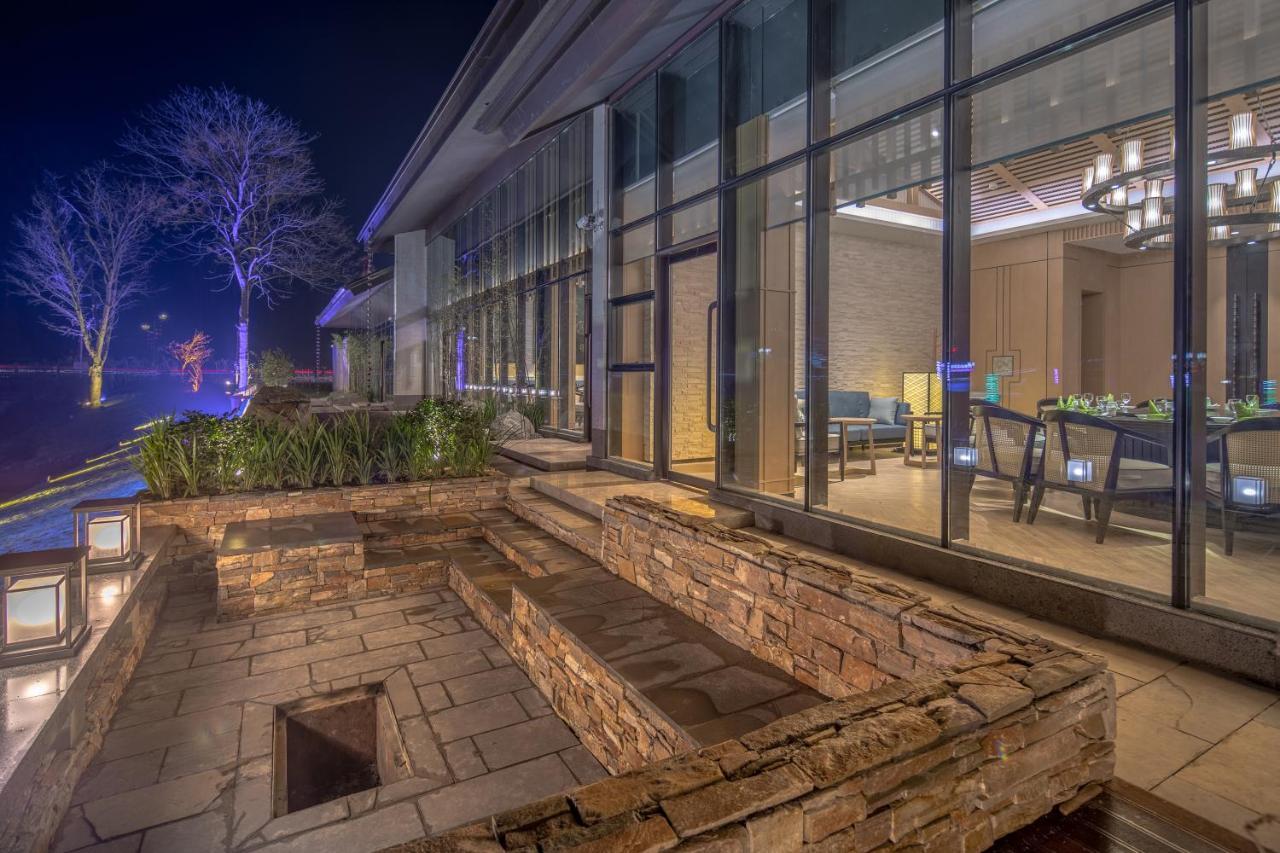 Howard Johnson Huashuiwan Hot Springs Resort Chengdu Exterior foto