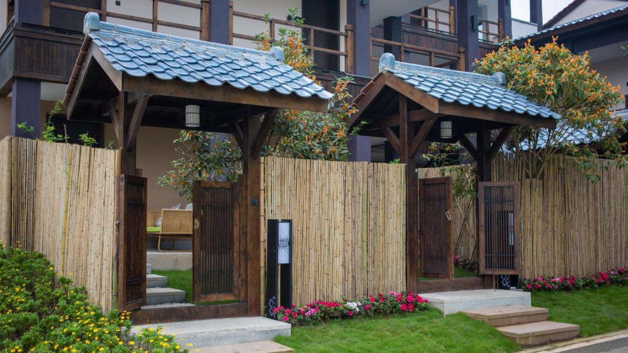 Howard Johnson Huashuiwan Hot Springs Resort Chengdu Exterior foto